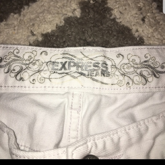 Express white jean shorts - Picture 2 of 4